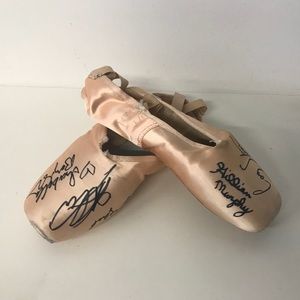 Pointed ballerina shoes